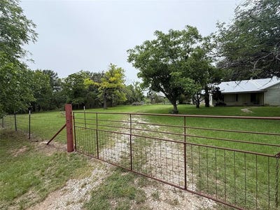 /international/us/2700-county-road-235-comanche-tx-110098754237/