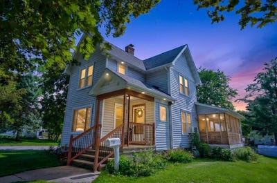 /international/us/572-n-monroe-street-waterloo-wi-110109006818/