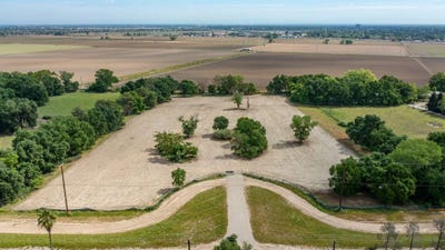 /international/us/2520-garden-highway-sacramento-ca-110107657702/