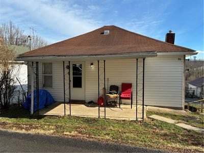 /international/us/70-south-st-east-bethlehem-pa-110105066066/