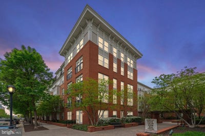 /international/us/2665-prosperity-avenue-fairfax-va-110108425791/