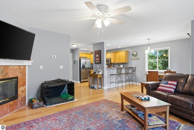 /international/us/4138-sherwood-forest-drive-traverse-city-mi-110108874801/