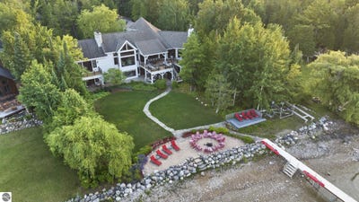 /international/us/2827-merrill-drive-east-jordan-mi-110101213877/