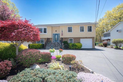 /international/us/188-geneva-street-bay-shore-ny-110107801673/