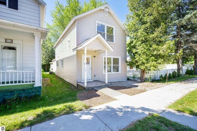 /international/us/812-forest-avenue-frankfort-mi-110109121142/