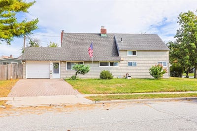 /international/us/201-sprucewood-drive-levittown-ny-110108268478/