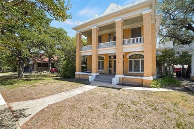 /international/us/504-s-main-st-lockhart-tx-110103984248/