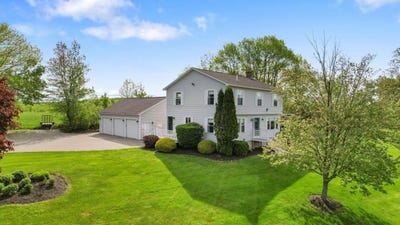 /international/us/216-monroe-road-winterport-me-110099992734/
