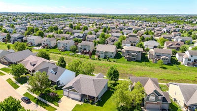 /international/us/160-broderick-drive-waukee-ia-110108196746/