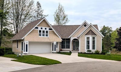 /international/us/274-willow-creek-court-holland-mi-110100720664/