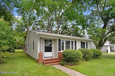 /international/us/104-s-walnut-street-princeton-nc-110101120194/