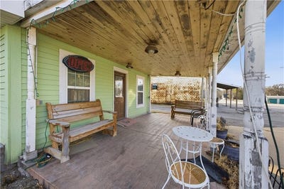 /international/us/301-n-main-street-stewartsville-mo-110105109706/