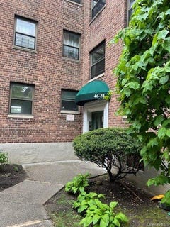 /international/us/46-31-215th-place-bayside-ny-110107826458/