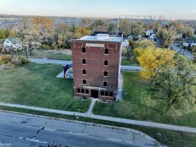 /international/us/1273-broadway-boulevard-flint-mi-110091074385/