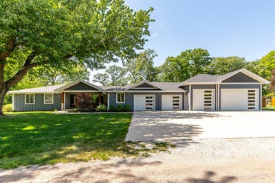 /international/us/1241-jade-place-ogden-ia-110108353137/