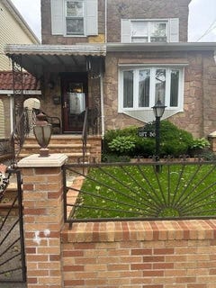 /international/us/137-56-233rd-street-rosedale-ny-110108255986/