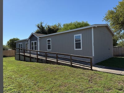 /international/us/153-pecan-way-path-new-braunfels-tx-110120498646/