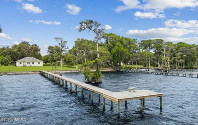 /international/us/102-sandra-lane-crescent-city-fl-110107545241/
