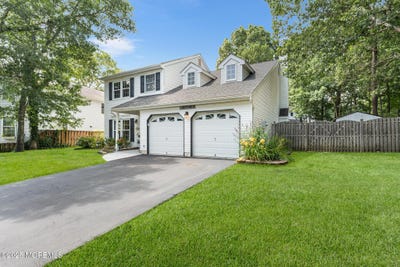 /international/us/16-tanglewood-drive-barnegat-nj-110101093955/