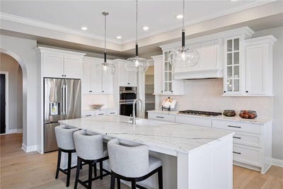 /international/us/9064-mills-lane-chanhassen-mn-110107964933/