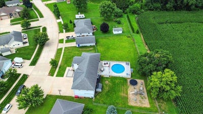 /international/us/619-sal-avenue-dunkerton-ia-110107512341/