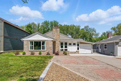 /international/us/212-golfview-ave-iowacity-ia-110099720952/