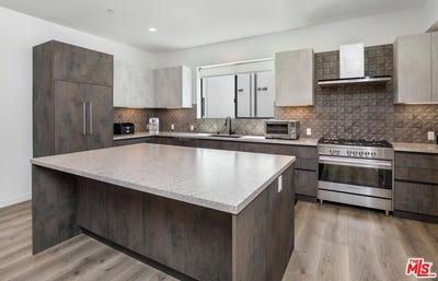 /international/us/4724-n-village-court-ln-valley-village-ca-110105327540/