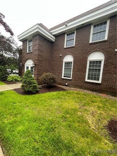 /international/us/138-charter-oaks-drive-amherst-ny-110100158797/