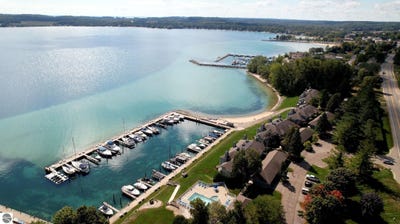 /international/us/758-n-waypoint-circle-suttons-bay-mi-110100310525/