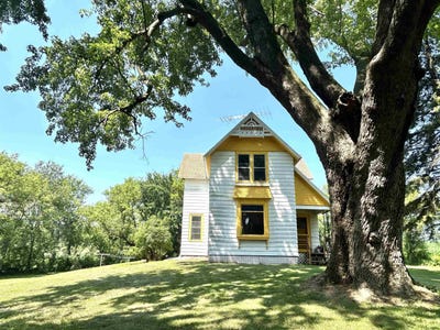 /international/us/9867-county-road-e-tomah-wi-110100891569/