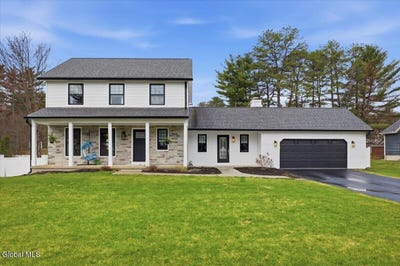 /international/us/39-oak-tree-circle-queensbury-ny-110107341132/