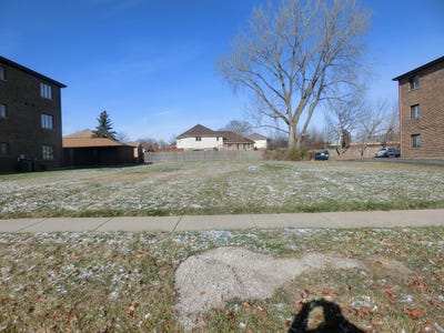 /international/us/8118-168th-place-tinley-park-il-110091582395/