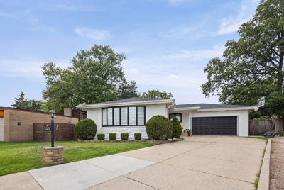 /international/us/6913-n-concord-lane-niles-il-110108498352/