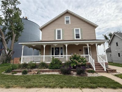 /international/us/136-1st-avenue-alden-mn-110103187386/