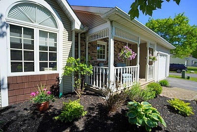 /international/us/10-sweet-bay-lane-williamsville-ny-110108539193/