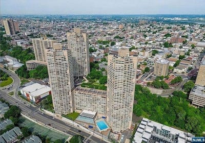 /international/us/7004-boulevard-e-guttenberg-nj-110109379989/