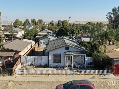 /international/us/704-kern-street-taft-ca-110120452454/