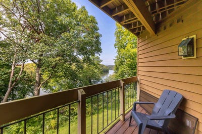 /international/us/a17-long-bay-point-drive-galena-il-110102307466/
