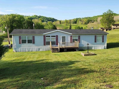 /international/us/3149-hawk-highway-lost-creek-wv-110107932962/