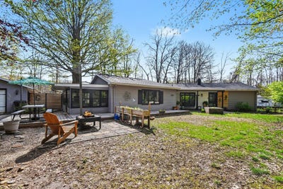 /international/us/12435-sandpiper-lane-sawyer-mi-110105385133/