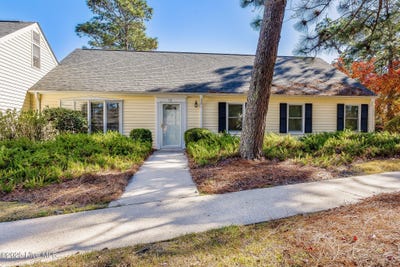 /international/us/12-village-green-circle-southern-pines-nc-110105311342/