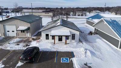 /international/us/416-s-lake-avenue-battle-lake-mn-110105268938/