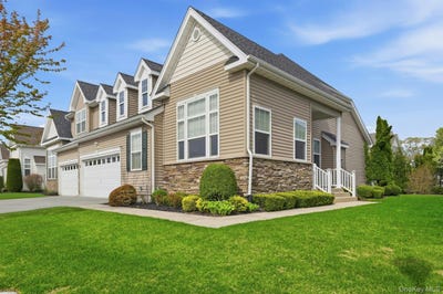 /international/us/48-augusta-drive-medford-ny-110107682591/