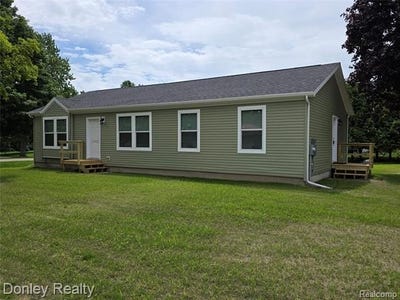 /international/us/20-hillview-peck-vlg-mi-110108178763/