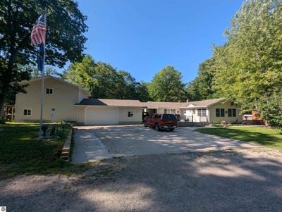 /international/us/5314-e-16th-street-au-gres-mi-110101070091/