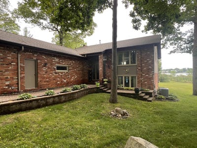 /international/us/3010-loon-lake-shores-road-waterford-mi-110108904467/
