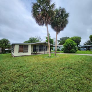 /international/us/1012-parker-place-lady-lake-fl-110100970118/