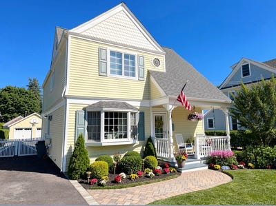 /international/us/28-pine-street-sayville-ny-110108911564/