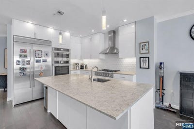 /international/us/314-the-promenade-edgewater-nj-110108303034/