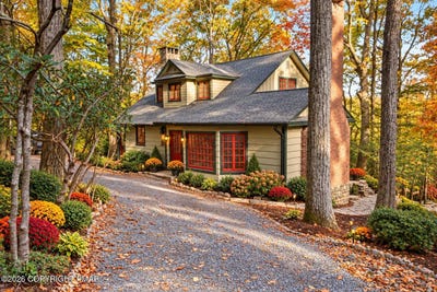 /international/us/77-swiftwater-avenue-pocono-manor-pa-110120513631/